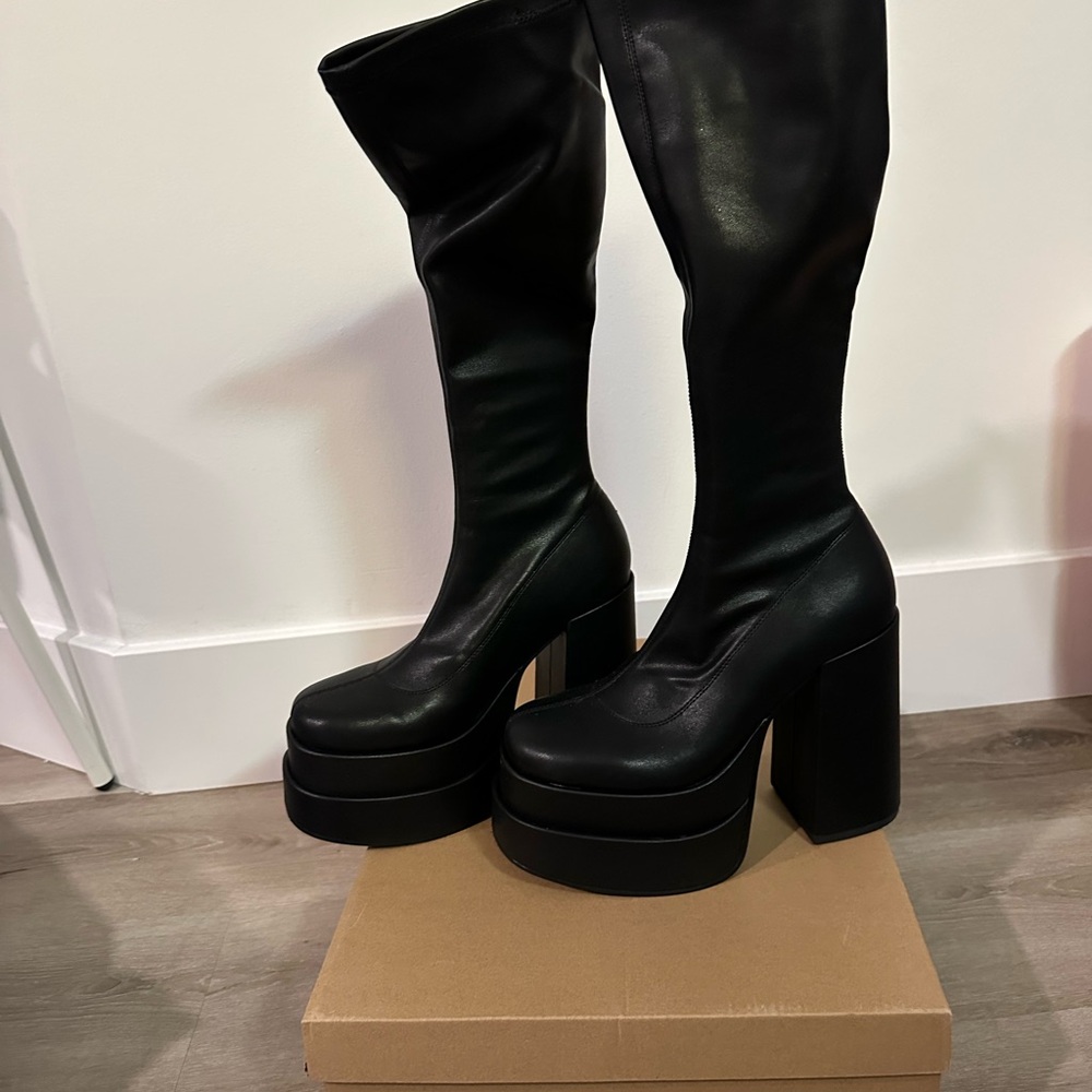Steve Madden Black Heeled Platform Boots (Cypress)